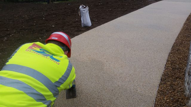 Hand-finishing a resin bound pathway