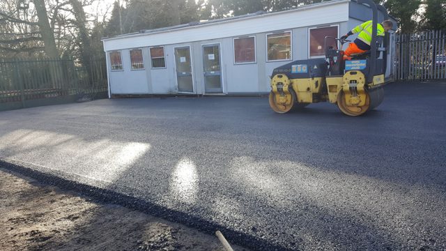 Tandem roller compacting heavy duty industrial tarmac