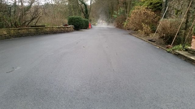 Asphalt entrance and private lane resurfacing